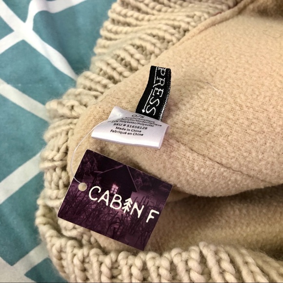 NEW CABIN FEVER furry beige neck warmer - Picture 2 of 2